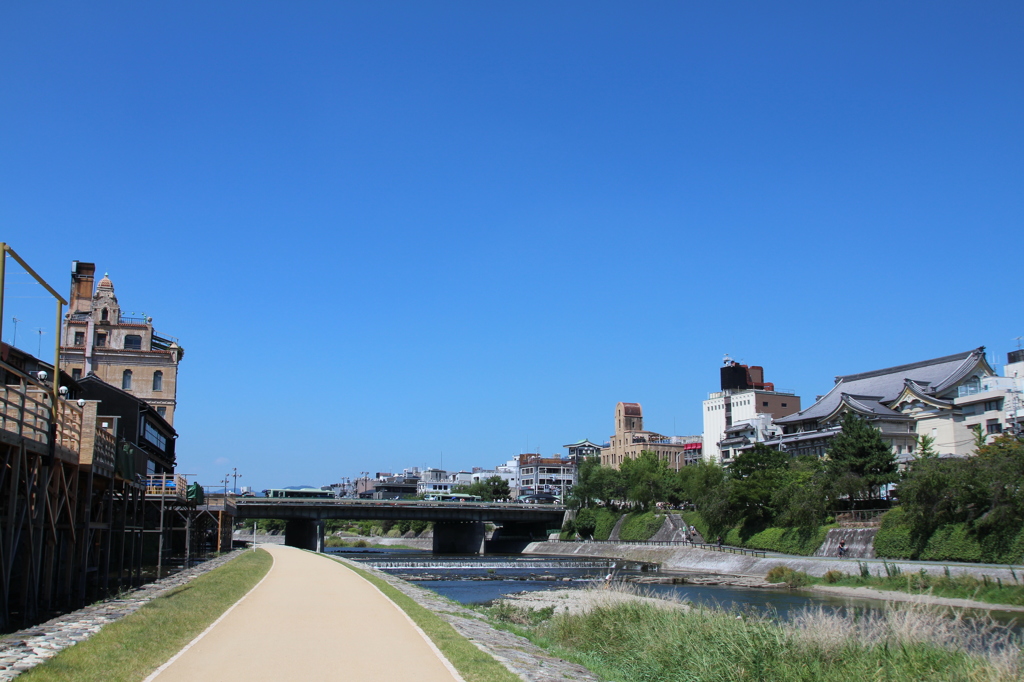 四条大橋の空