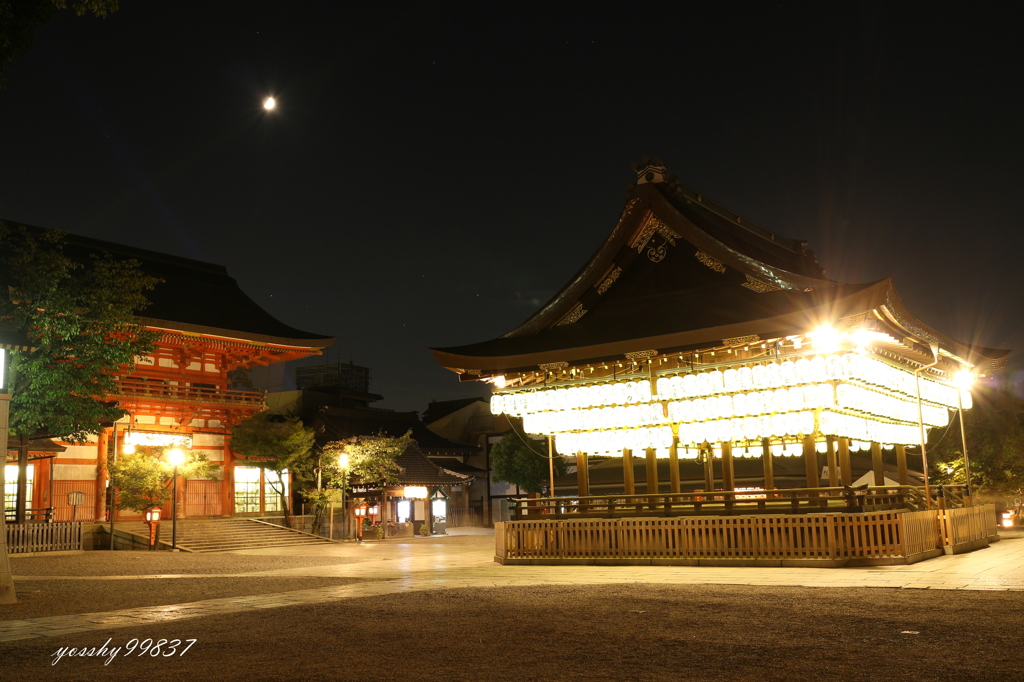 月夜の八坂