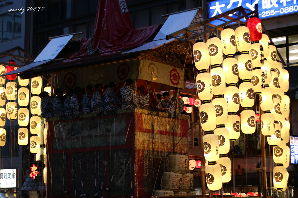 祇園囃子とともに