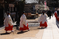 巫女さん忙し