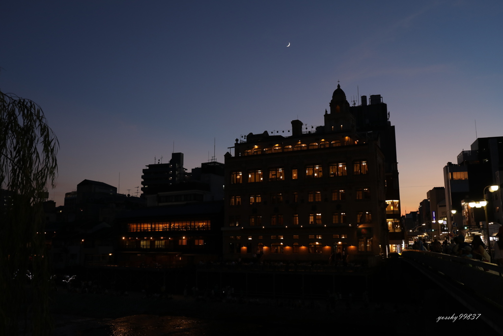 四条大橋の夕べ