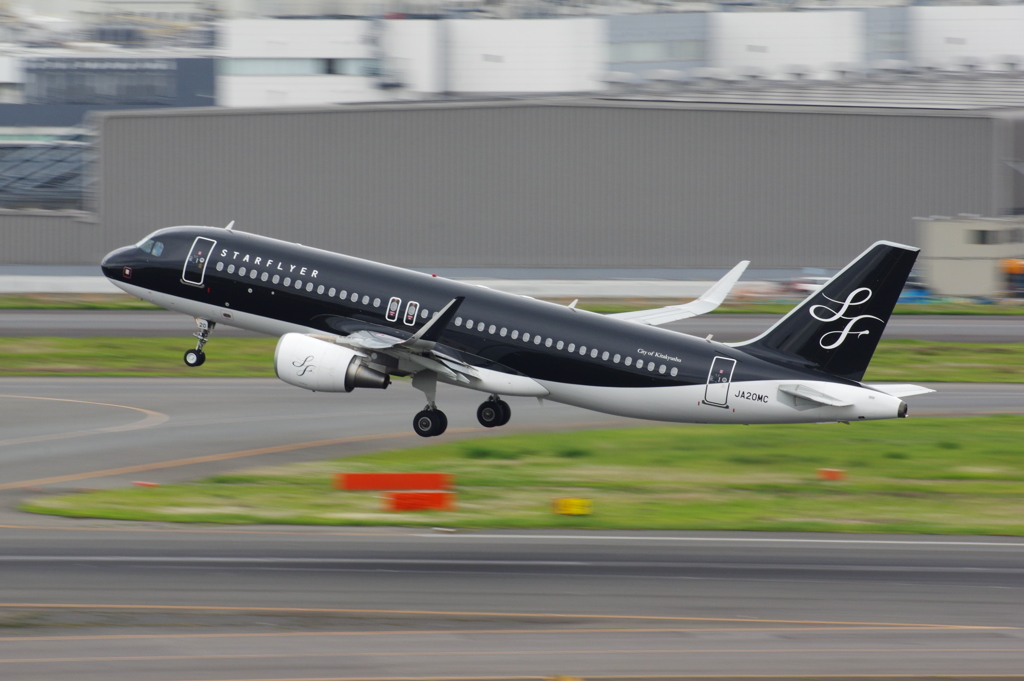 ｽﾀｰﾌﾗｲﾔｰ(JA20MC)A320-214@羽田