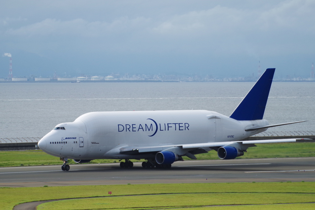 DREAMLIFTER(N747BC)747-4J6LCF@ｾﾝﾄﾚｱ_6