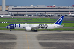 ANA R2-D2(JA873A)B787-9＠羽田4