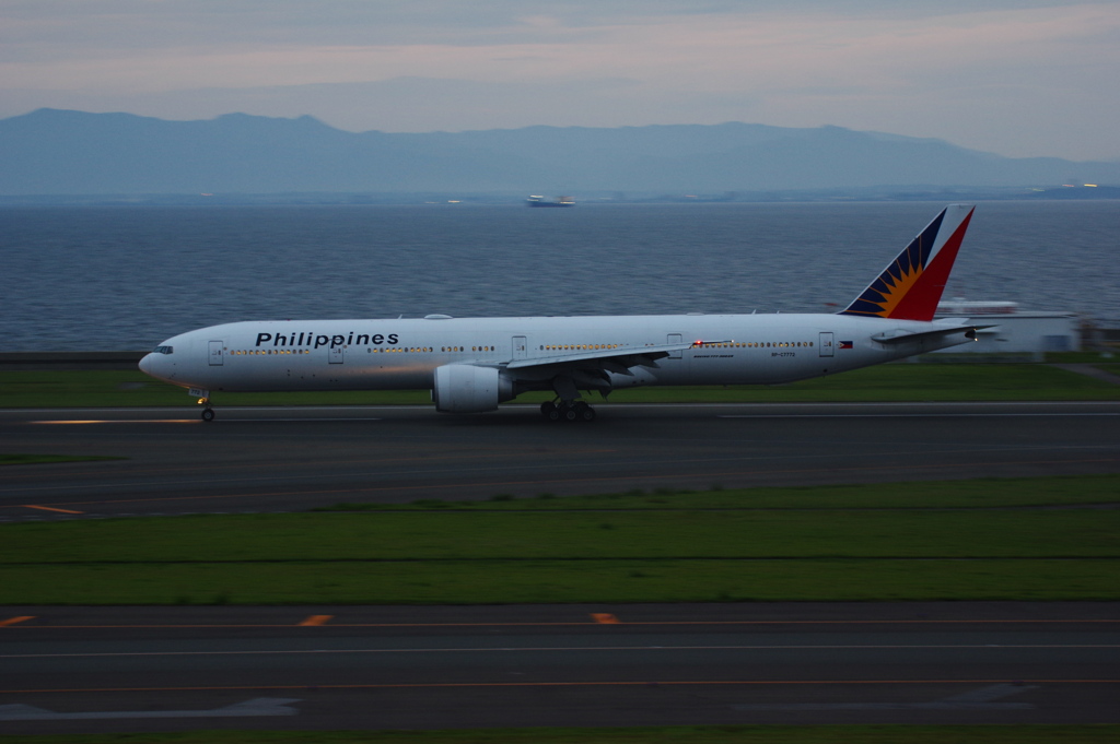 ﾌｨﾘﾋﾟﾝ航空(RP-C7772)777-3F6ER@ｾﾝﾄﾚｱ_1