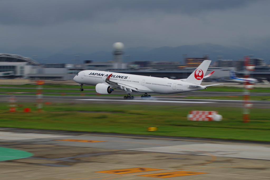 JAL(JA06XJ)A350-941@福岡_2