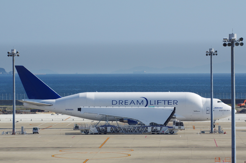 DREAMLIFTER(N780BA)747-400@ｾﾝﾄﾚｱ5