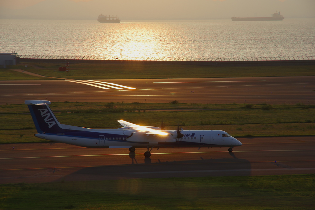 ANAｳｲﾝｸﾞｽ(JA851A)ﾎﾞﾝﾊﾞﾙﾃﾞｨｱDHC-8@ｾﾝﾄﾚｱ