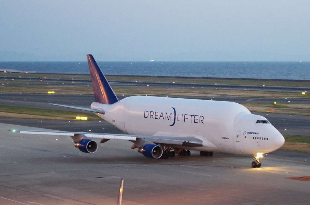 DREAMLIFTER(N718BA)2@ｾﾝﾄﾚｱ
