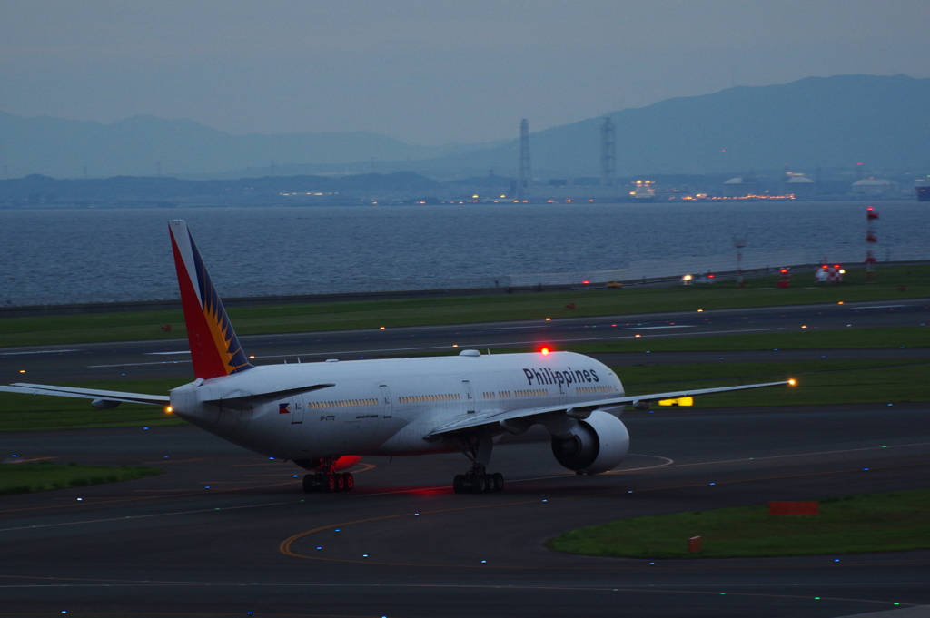 ﾌｨﾘﾋﾟﾝ航空(RP-C7772)777-3F6ER@ｾﾝﾄﾚｱ_2