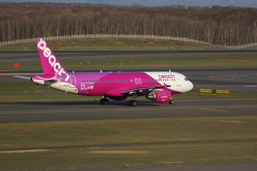 ピーチ(JA806P)A320-214@新千歳1