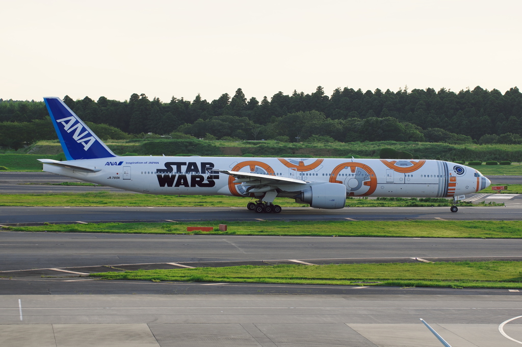 ANA ｽﾀｰｳｫｰｽﾞBB8(JA789A)777-381@成田2