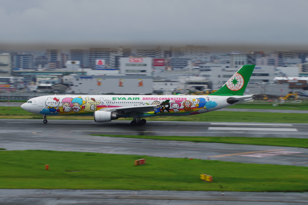 ｴﾊﾞｰ航空[ﾄﾞﾘｰﾑ](B-16332)A330-302X@福岡_2