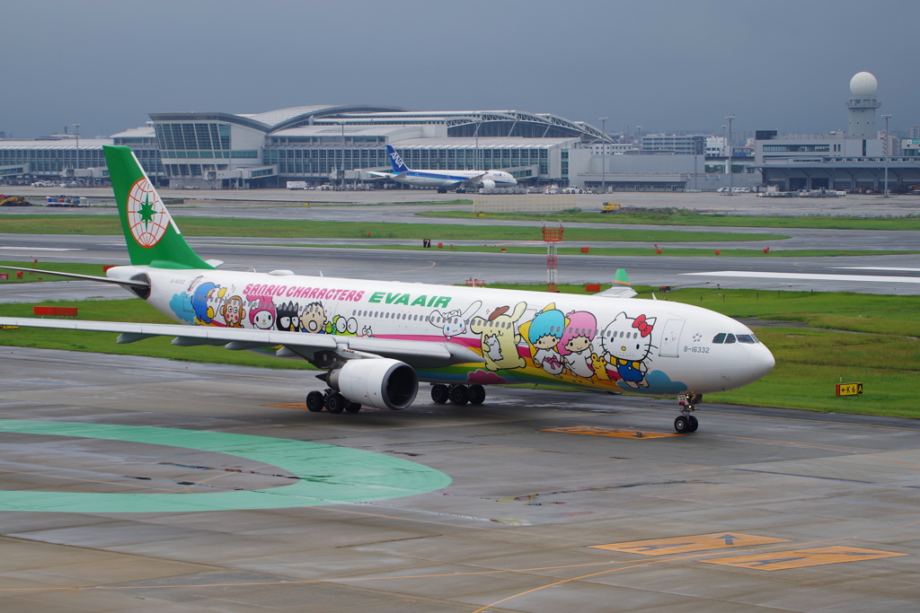 ｴﾊﾞｰ航空[ﾄﾞﾘｰﾑ](B-16332)A330-302X@福岡_1