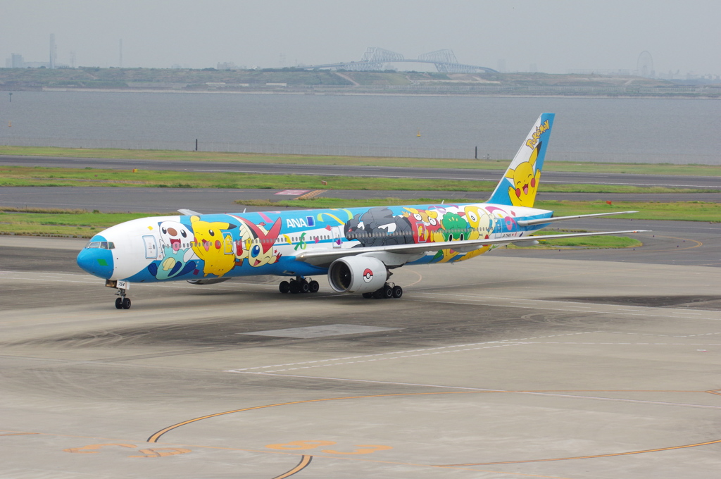 ANAﾋﾟｰｽｼﾞｪｯﾄ(JA754A)B777-300@羽田