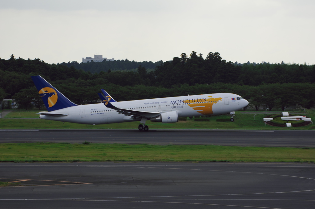 MIATﾓﾝｺﾞﾙ航空(JU-1021)767-300＠成田