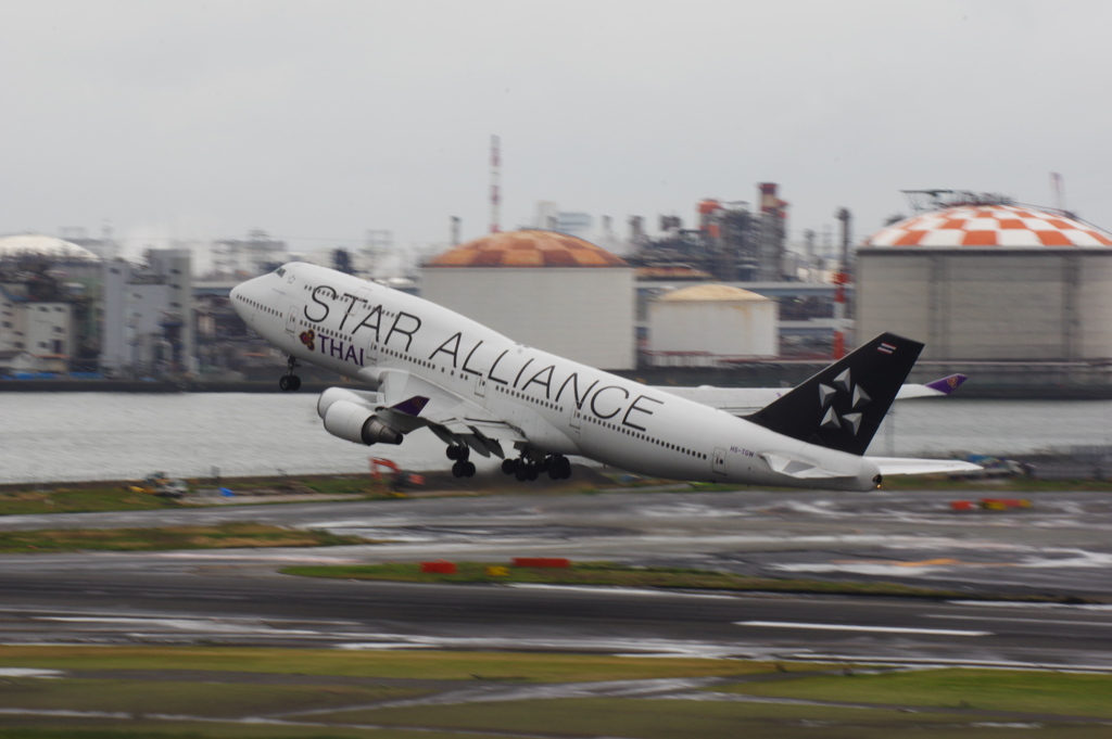 ﾀｲ国際航空[STAR ALLIANCE](HS-TGW)747-4D7@羽田