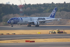 ANA R2-D2(JA873A)B787-9＠成田2