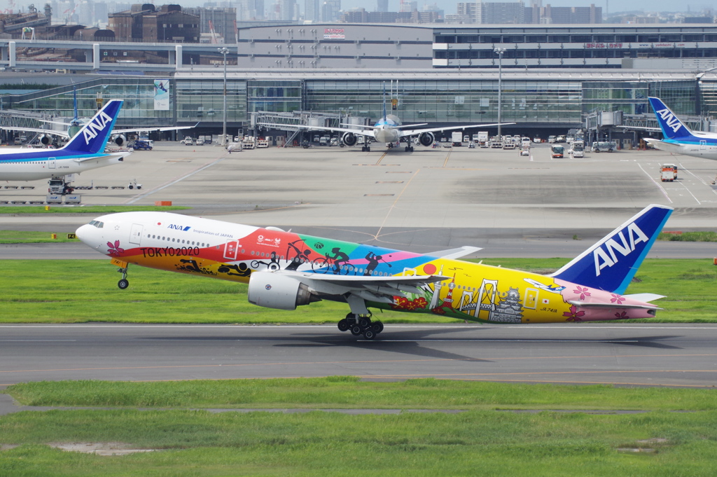 ANA[HELLO 2020 JET](JA741A)777-281ER@羽田