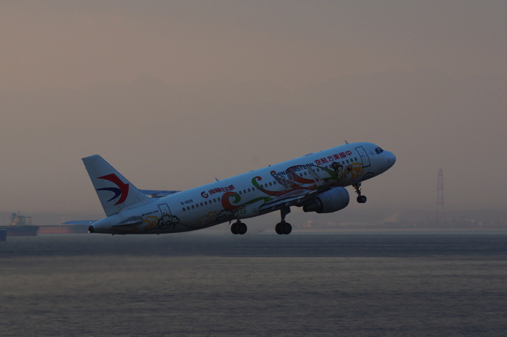 中国東方航空(B-1609)A320-214@ｾﾝﾄﾚｱ