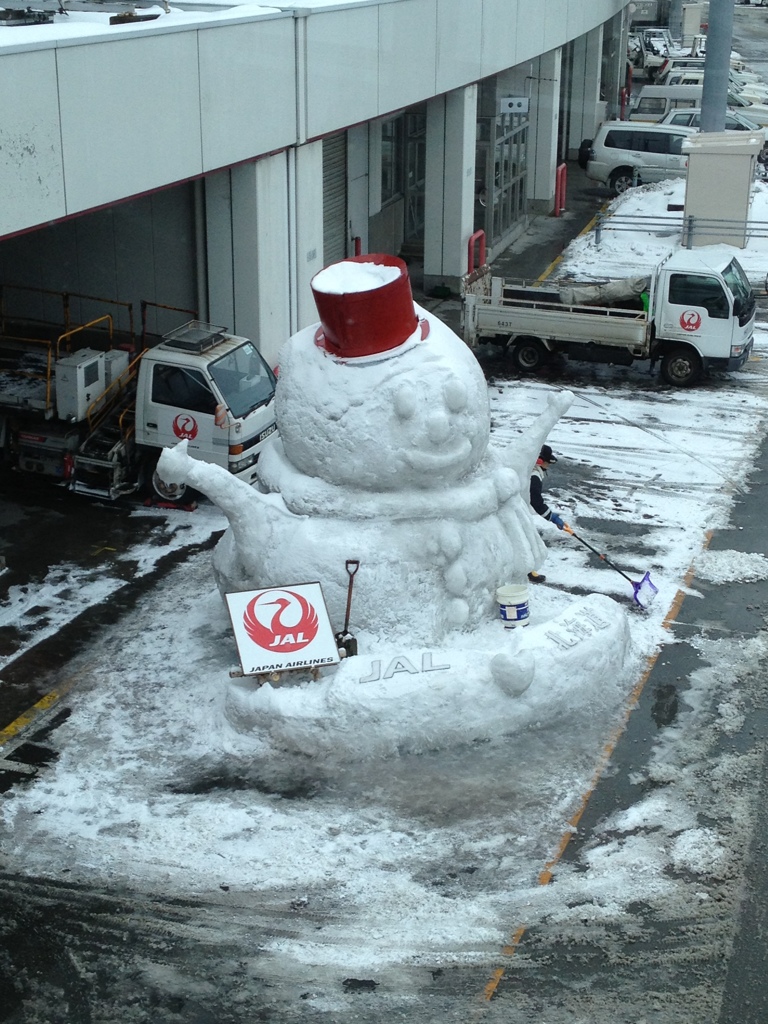 JAL雪だるま_新千歳空港