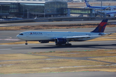 DELTA(N408DX)A330-941@羽田