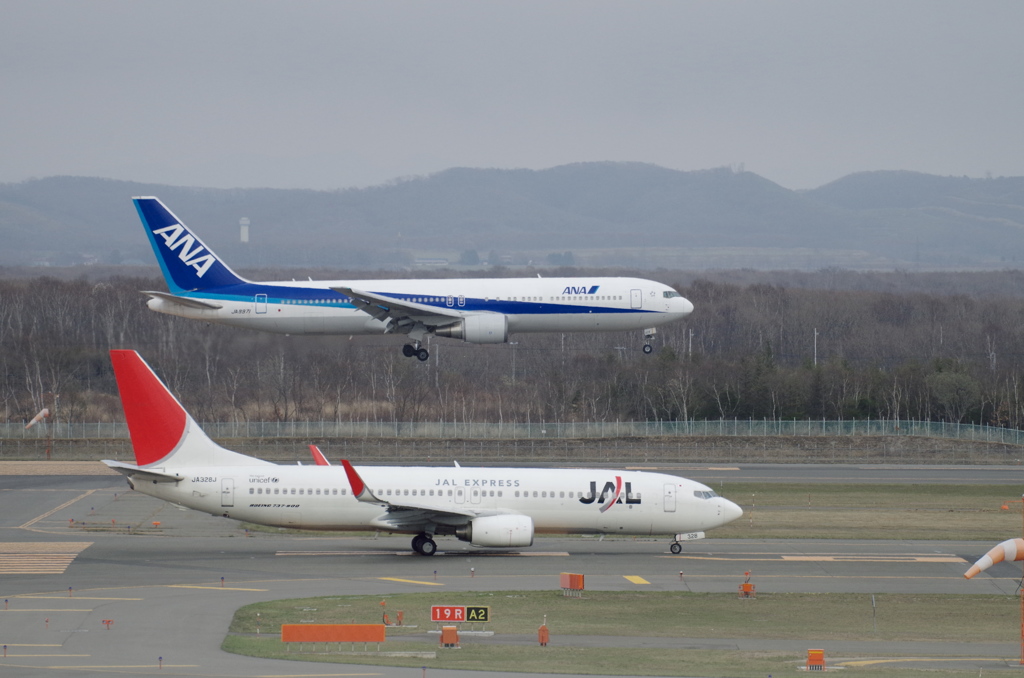 ANA(JA8971)767-300&JAL(JA328J)737-800@新千