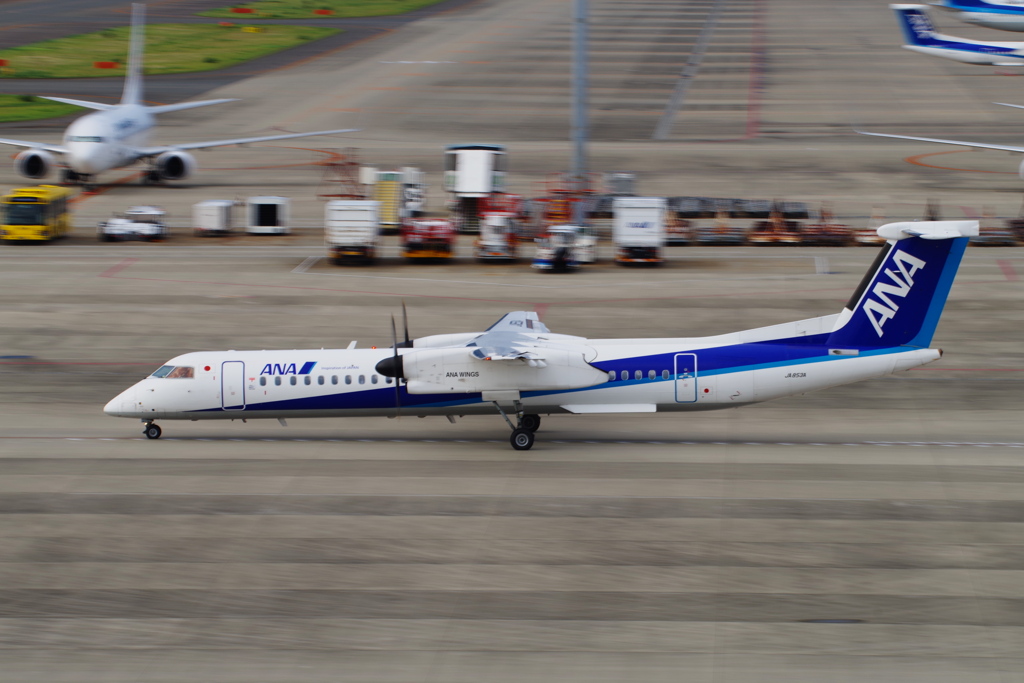 ANAｳｲﾝｸﾞｽ(JA853A)ﾎﾞﾝﾊﾞﾙﾃﾞｨｱ DHC-8-402Q-8