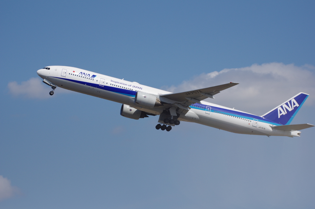 ANA(JA757A)777-381@新千歳1605