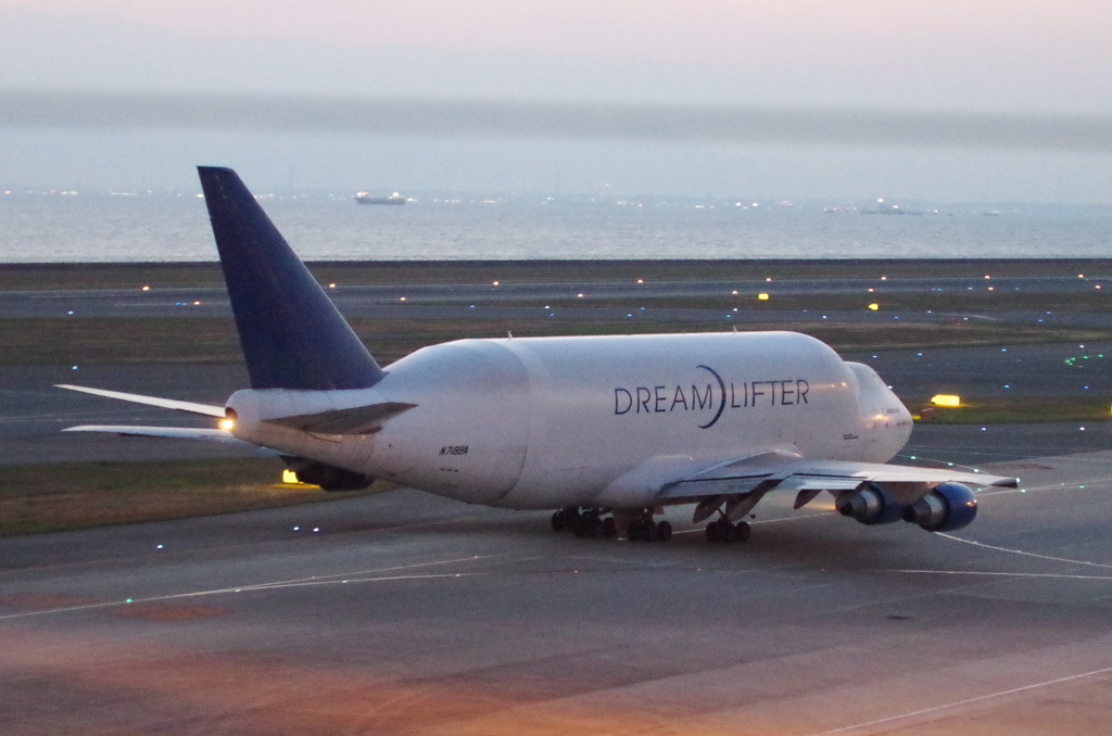 DREAMLIFTER(N718BA)3@ｾﾝﾄﾚｱ