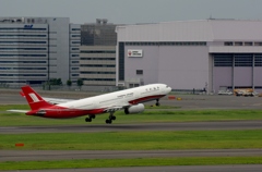 上海航空(B-6097)A330-300@羽田