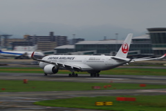 JAL(JA05XJ)A350-941@福岡_2