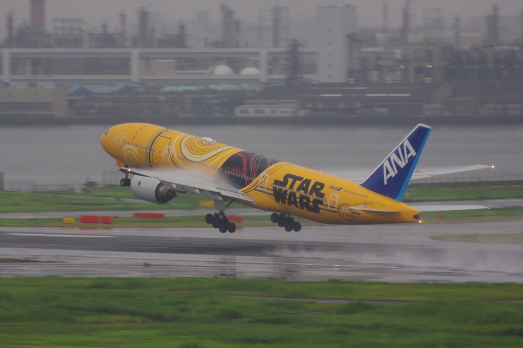 ANA ｽﾀｰｳｫｰｽﾞC-3PO(JA743A)777-281ER@羽田3