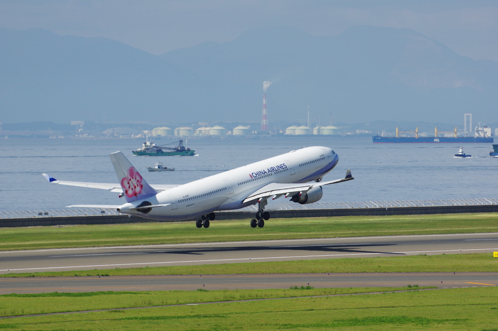 ﾁｬｲﾅｴｱﾗｲﾝ(B-18357)A330-302@ｾﾝﾄﾚｱ