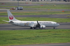 JALﾊｯﾋﾟｼﾞｬｰﾆｰｴｸｽﾌﾟﾚｽ(JA341J)737-800@羽田2