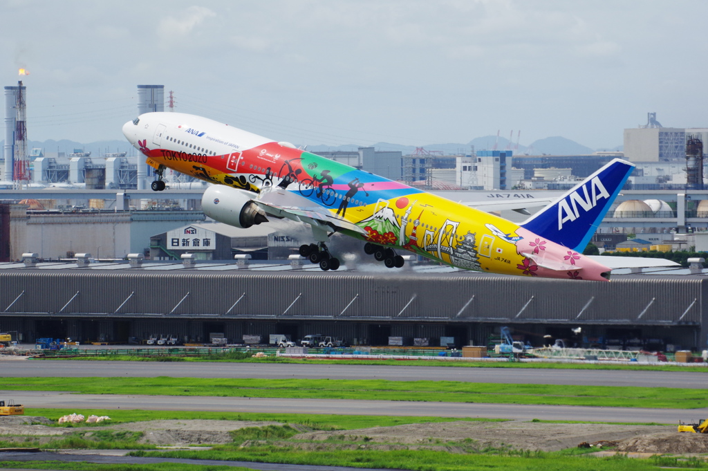 ANA[HELLO 2020 JET](JA741A)777-281ER@羽田
