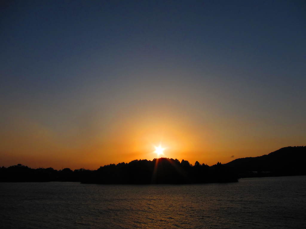映りゆく夕日