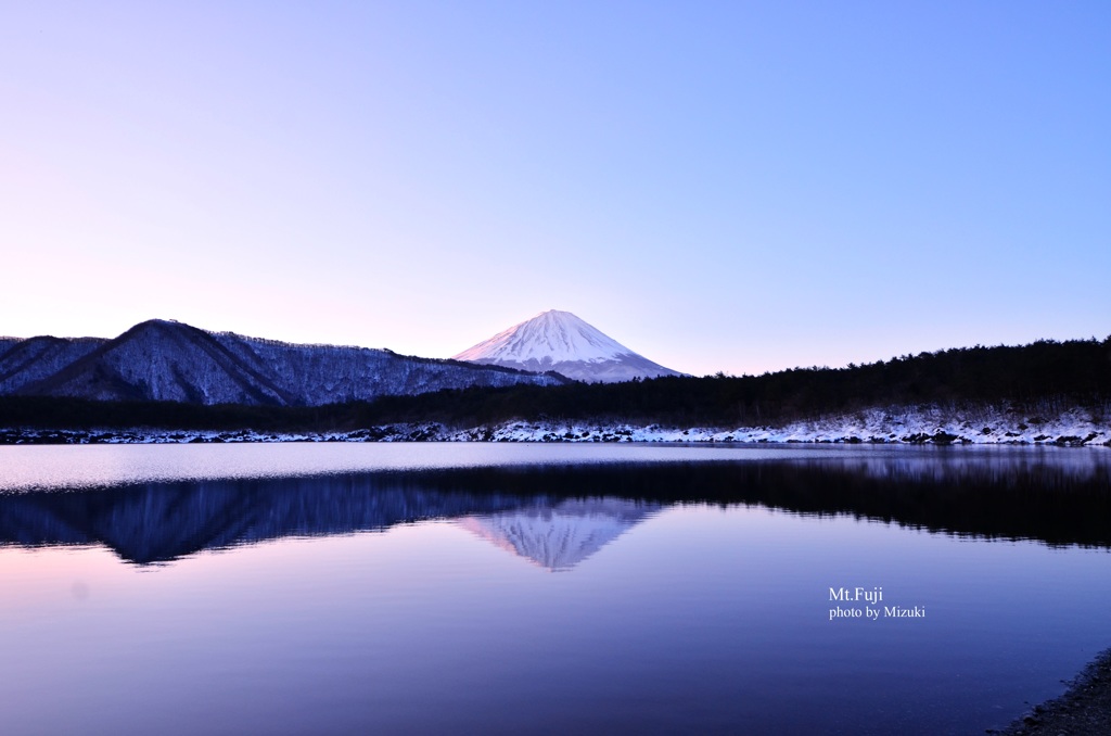 富士の夜明け