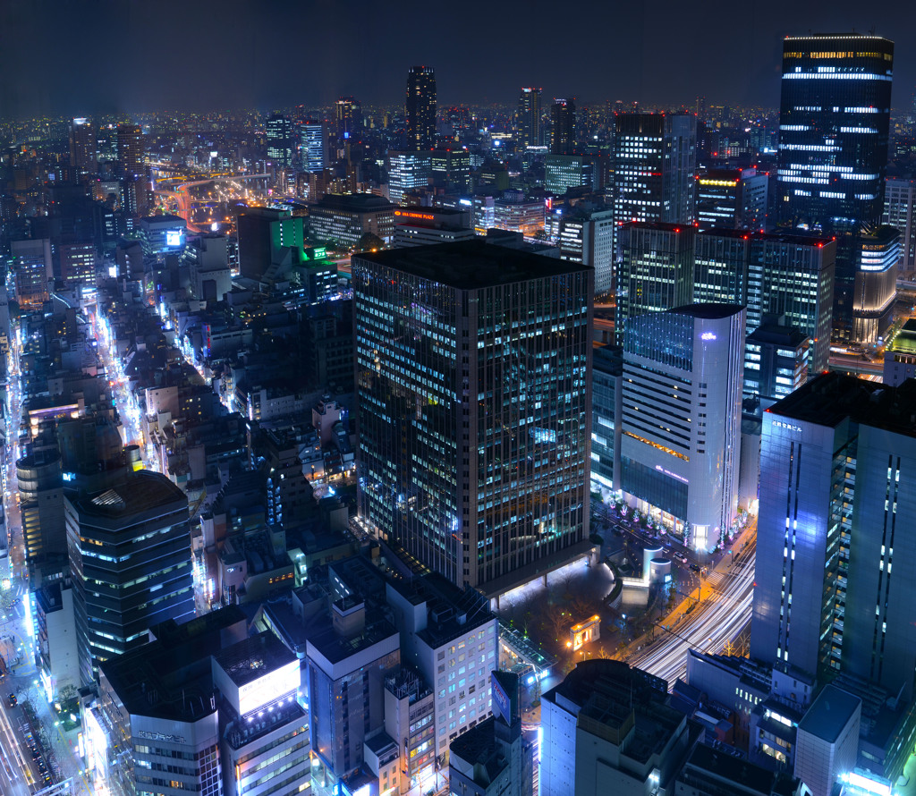 光り輝く大阪の夜
