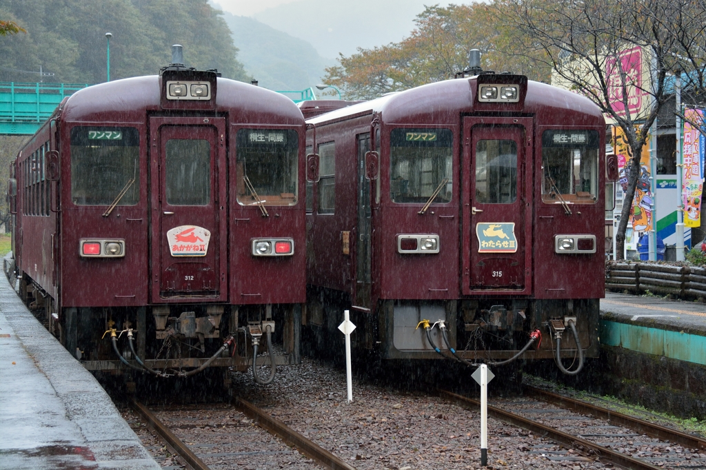 土砂降りの中の旅立ち