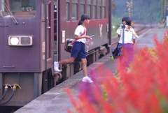 「じゃあね。」「うん、またね。」