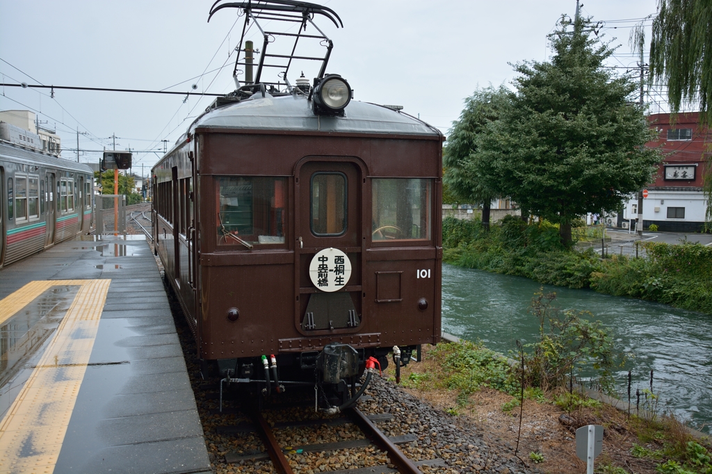 電車より川が心配…