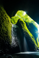 洞窟内の滝