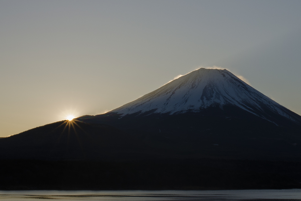 本栖湖からの日の出（１月３日）