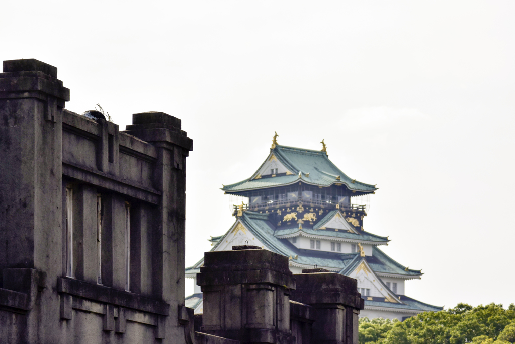 旧建造物と大阪城
