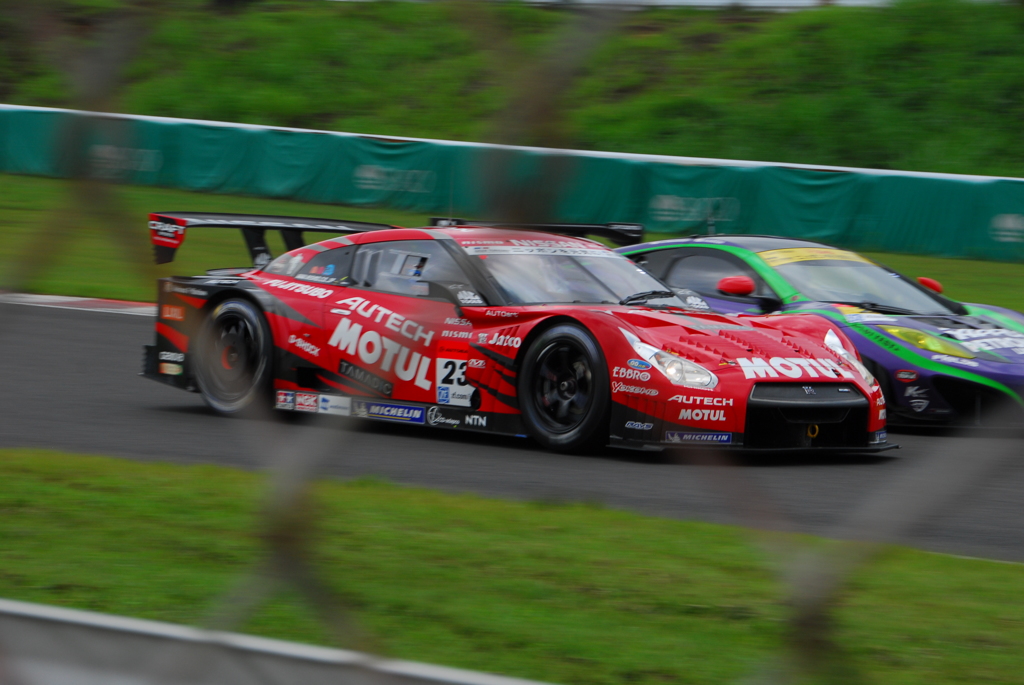 スーパーGT　SUGO　GTRとMP4　12C