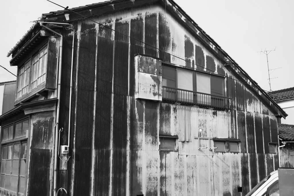 トタンの建物