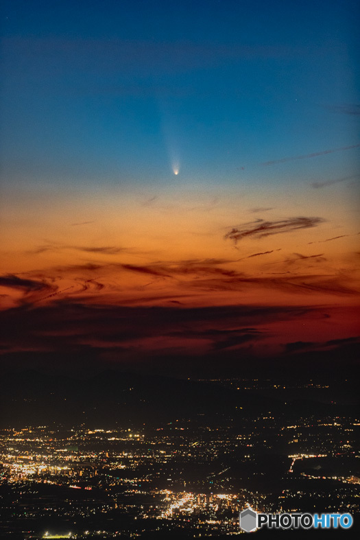 夕景と彗星