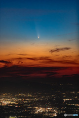 夕景と彗星