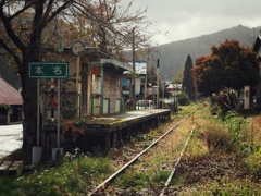 列車の帰りを待つホーム